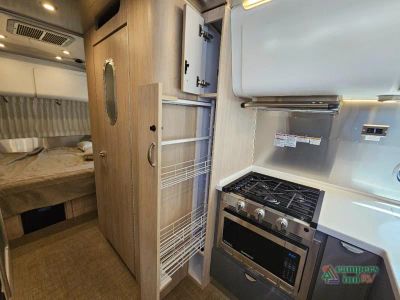 2025 Airstream Globetrotter — photo 37 view