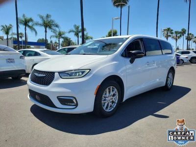 2024 Chrysler Pacifica — side profile view