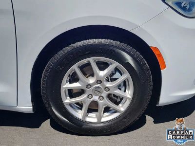 2024 Chrysler Pacifica — detail view