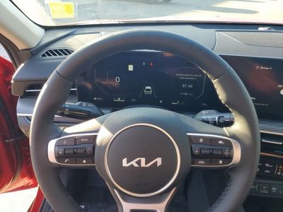 2025 Kia K5 - Photo 13