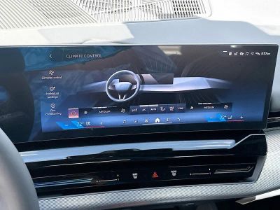2026 BMW 5 Series — photo 13 view