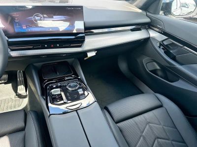 2026 BMW 5 Series — photo 18 view