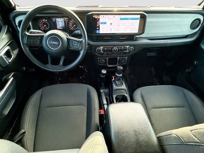 2024 Jeep Wrangler - Photo 14