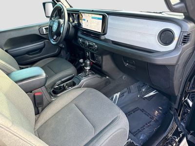 2024 Jeep Wrangler - Photo 12
