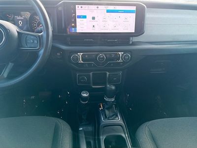 2024 Jeep Wrangler - Photo 17