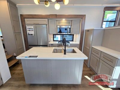 2026 Paradigm 385FL — photo 11 view