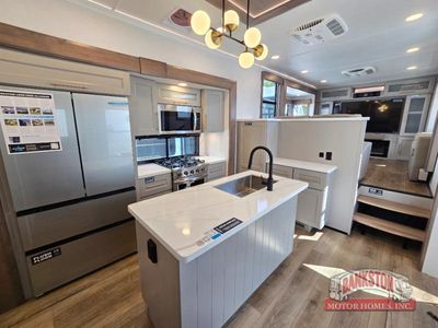 2026 Paradigm 385FL — photo 10 view