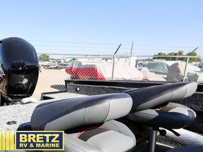 2026 TRACKER Targa - Photo 19