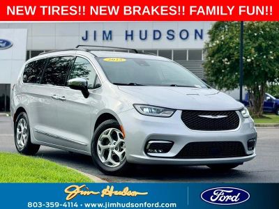 2023 Chrysler Pacifica Limited PANO ROOF NAVIGATION FAMILY FUN!!! in Silver Mist Clearcoat — front three-quarter view
