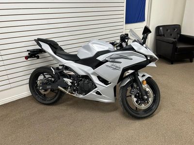 2025 Kawasaki Ninja 500 - Photo 5