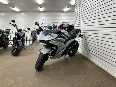 2025 Kawasaki Ninja 500 - Photo 3