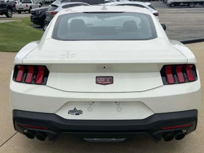2025 Ford Mustang - Photo 4