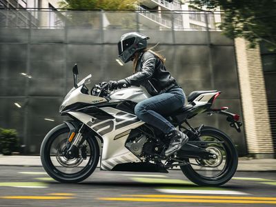 2026 CFMOTO 300SS - Photo 6