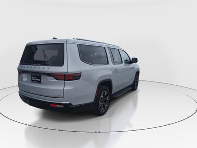 2024 Jeep Wagoneer L - Photo 7