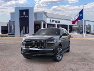 2026 Lincoln Navigator — side profile view