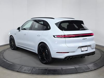 2026 Porsche Cayenne E-Hybrid - Photo 3