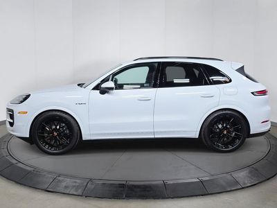 2026 Porsche Cayenne E-Hybrid - Photo 2