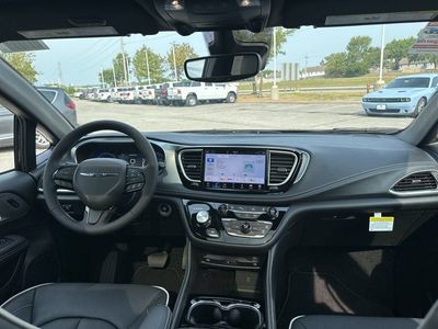 2026 Chrysler Pacifica - Photo 13