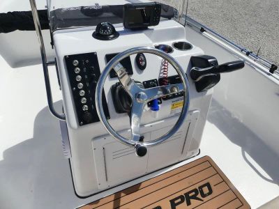 2023 Sea Pro 172 Bay — photo 10 view