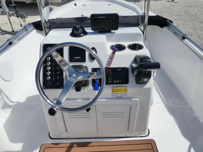 2023 Sea Pro 172 Bay — photo 9 view
