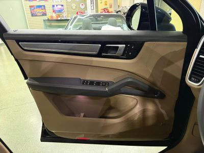 2023 Porsche Cayenne - Photo 27