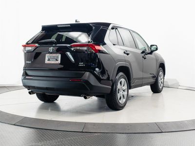 2025 Toyota RAV4 - Photo 11