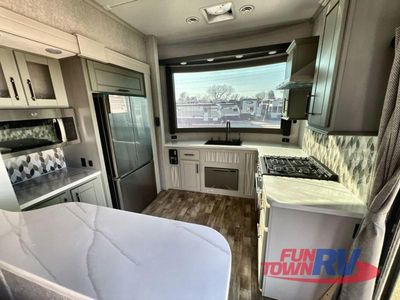 2025 Redwood RV Regency - Photo 26