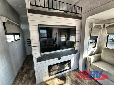 2025 Redwood RV Regency - Photo 34