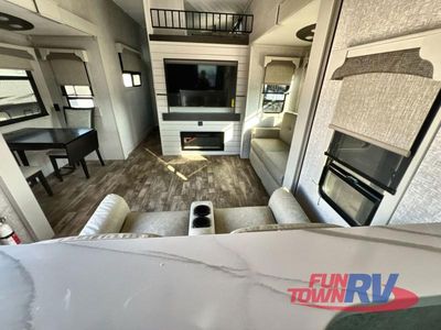2025 Redwood RV Regency - Photo 5