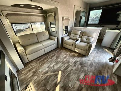 2025 Redwood RV Regency - Photo 6