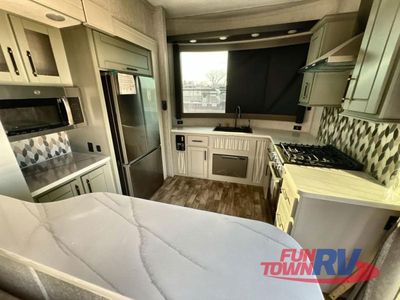 2025 Redwood RV Regency - Photo 8