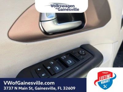 2023 Chrysler Voyager — photo 15 view