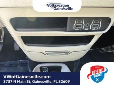 2023 Chrysler Voyager — photo 25 view