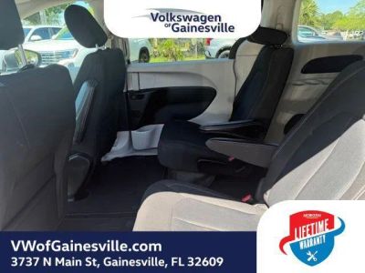 2023 Chrysler Voyager — photo 10 view