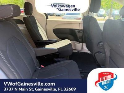 2023 Chrysler Voyager — photo 7 view