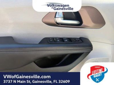 2023 Chrysler Voyager — photo 14 view