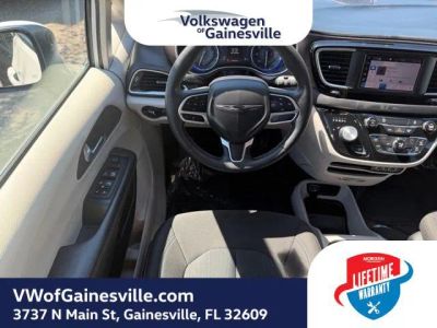 2023 Chrysler Voyager — photo 13 view