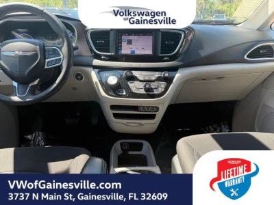 2023 Chrysler Voyager — photo 11 view