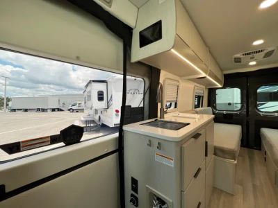 2027 Thor Motor Coach TELLARO — photo 7 view