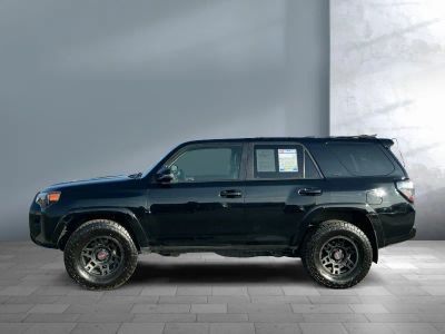 2021 Toyota 4Runner - Photo 3