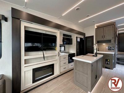 2026 Cherokee Arctic Wolf 3650SUITE - Photo 15