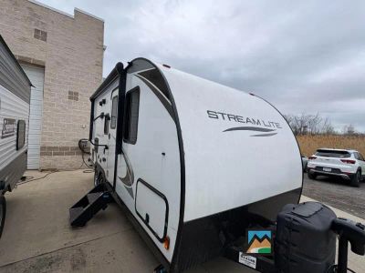 2023 Gulf Stream RV Streamlite SVT 21QBD — front three-quarter view