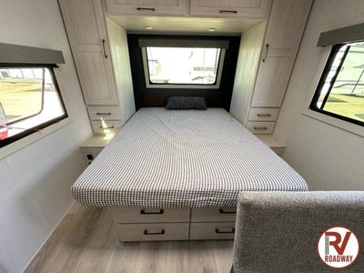 2026 Forest River RV Surveyor Legend — photo 18 view