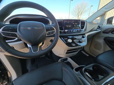 2024 Chrysler Pacifica - Photo 12