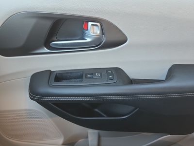 2024 Chrysler Pacifica - Photo 21