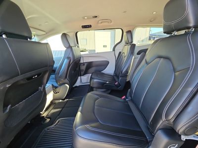 2024 Chrysler Pacifica - Photo 18