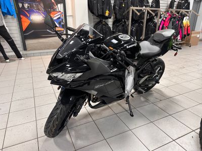 2026 Kawasaki Ninja ZX-4R ABS - Photo 2
