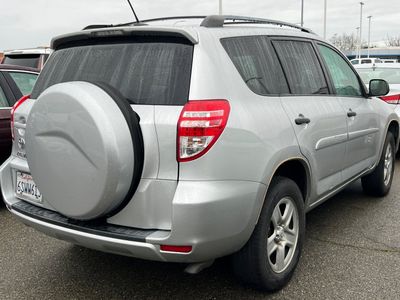 2011 Toyota RAV4 - Photo 2