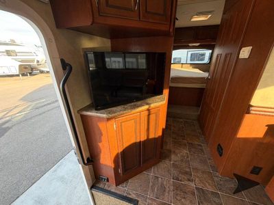 2013 Thor Motor Coach Chateau — photo 17 view