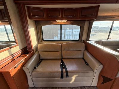 2013 Thor Motor Coach Chateau — photo 10 view